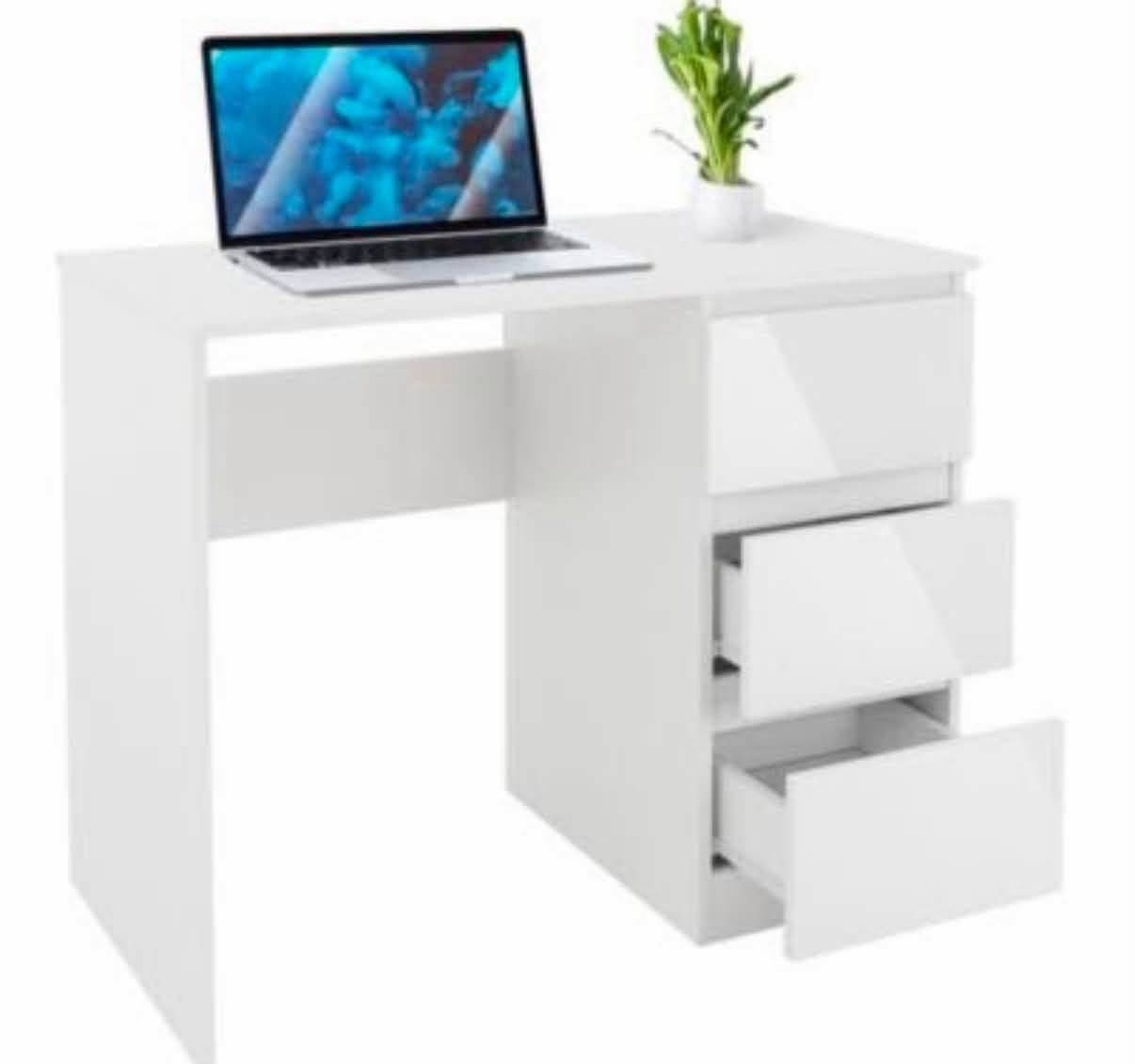 Vends bureau avec tiroirs et sa chaise assortie