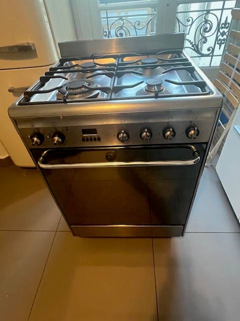 Vends Gazinière SMEG tout inox très bon état