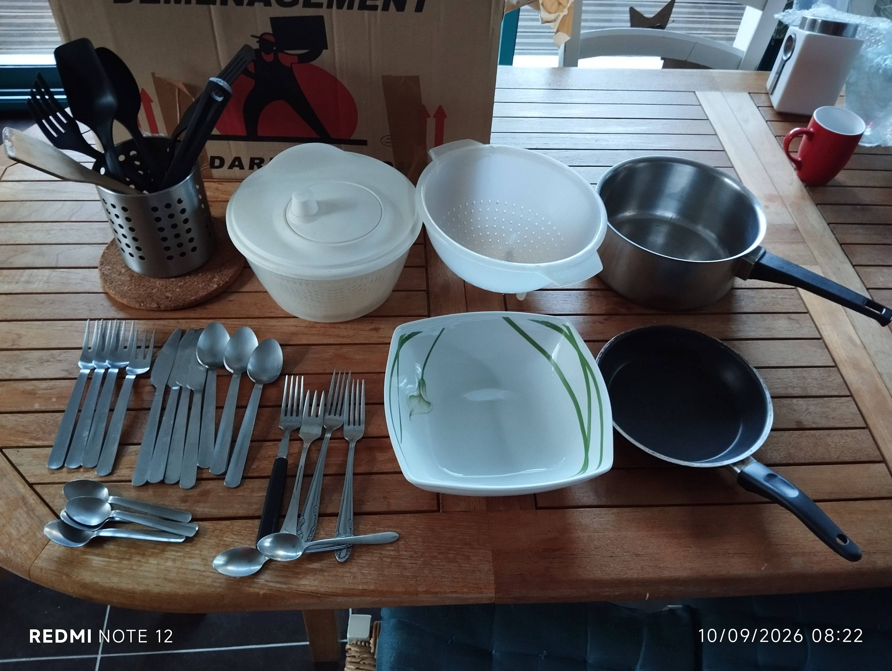 Vends en lot ustensiles de cuisine et couverts pour étudiants