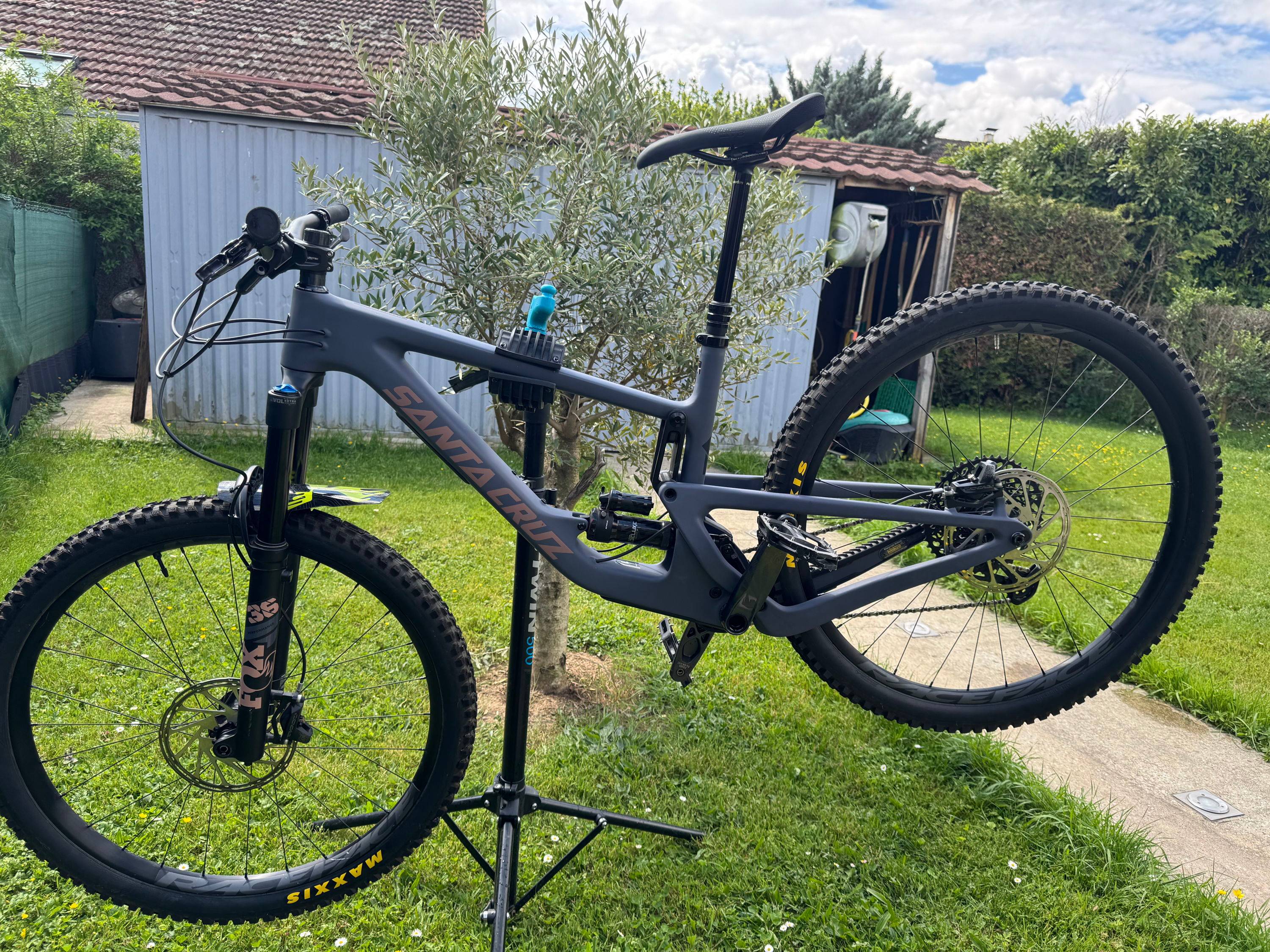 Vends VTT Enduro Santa Cruz Megatower C de 2022, cadre carbone, taille L