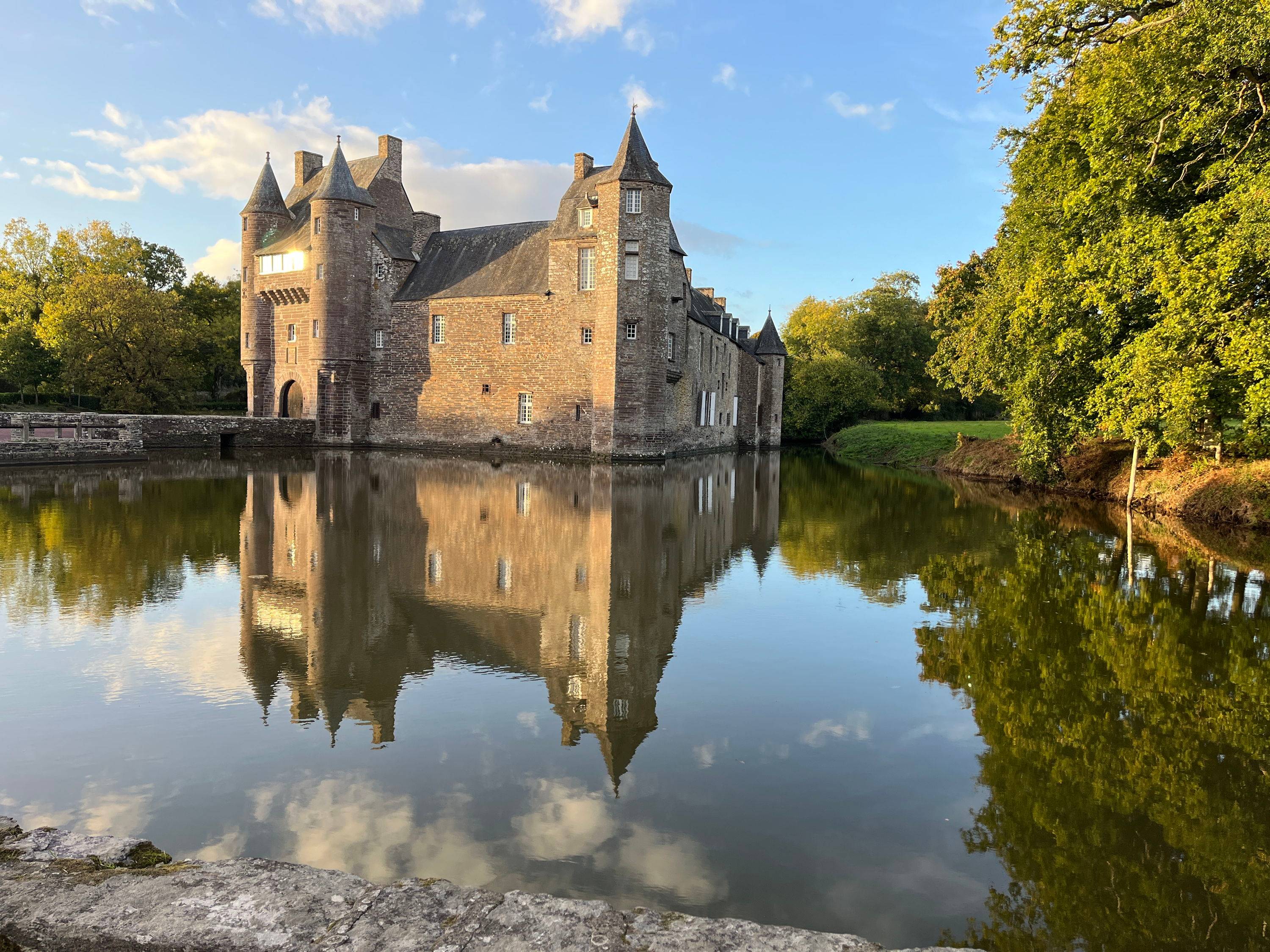 Recrute guide touristique - Château de Trécesson à Brocéliande en Bretagne H/F