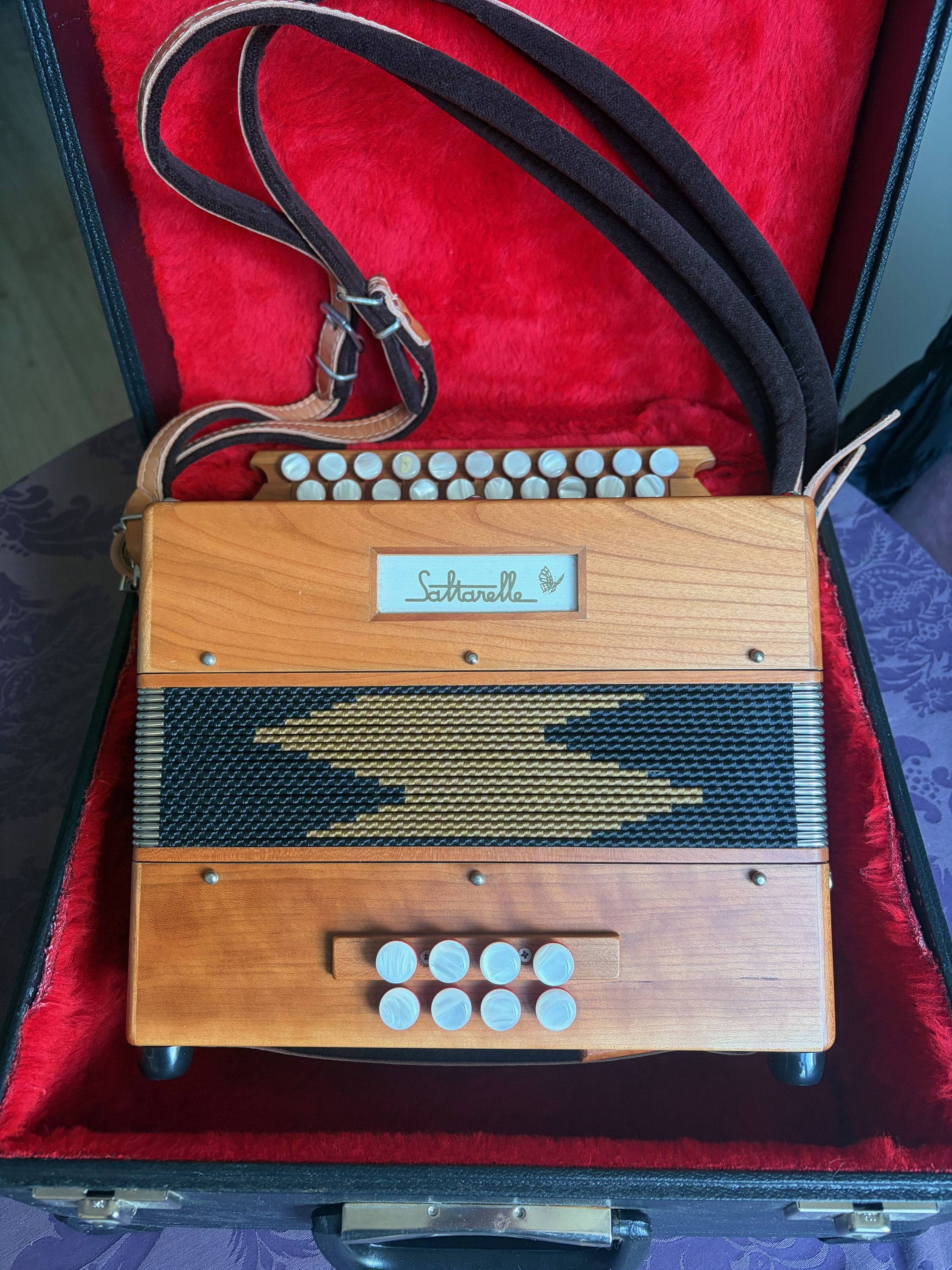 Vends accordéon Saltarelle parisien