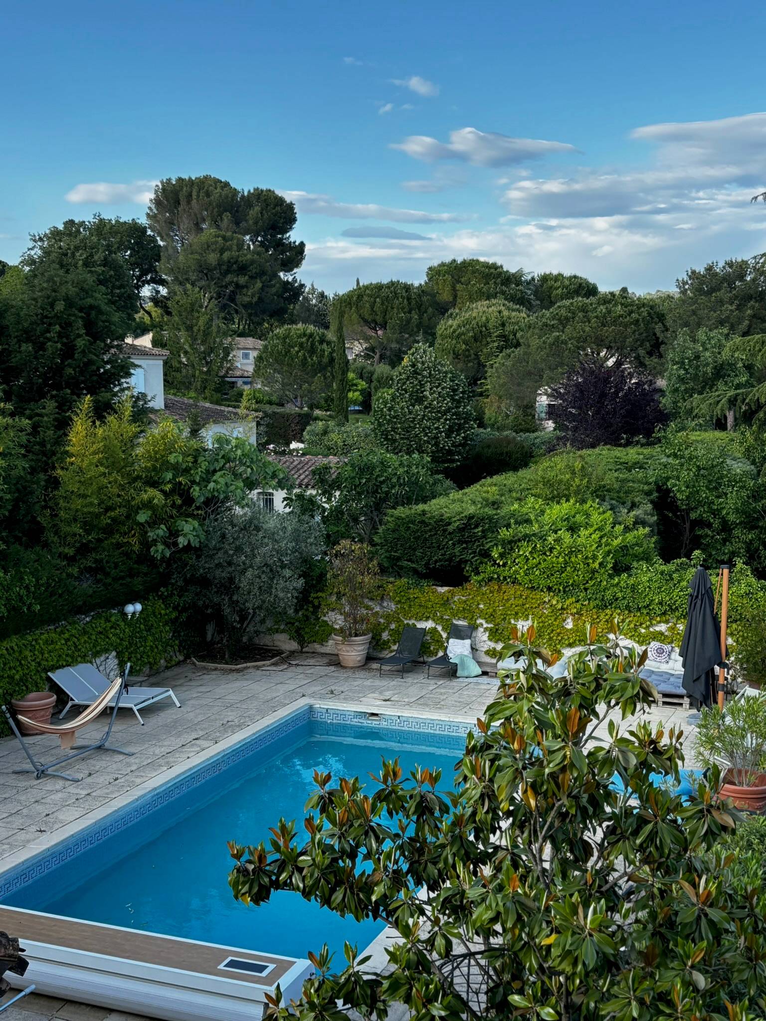 Loue maison oasis provençale climatisée - 7 couchages - piscine géante, jardin arboré 2000m², 5 min d’Aix