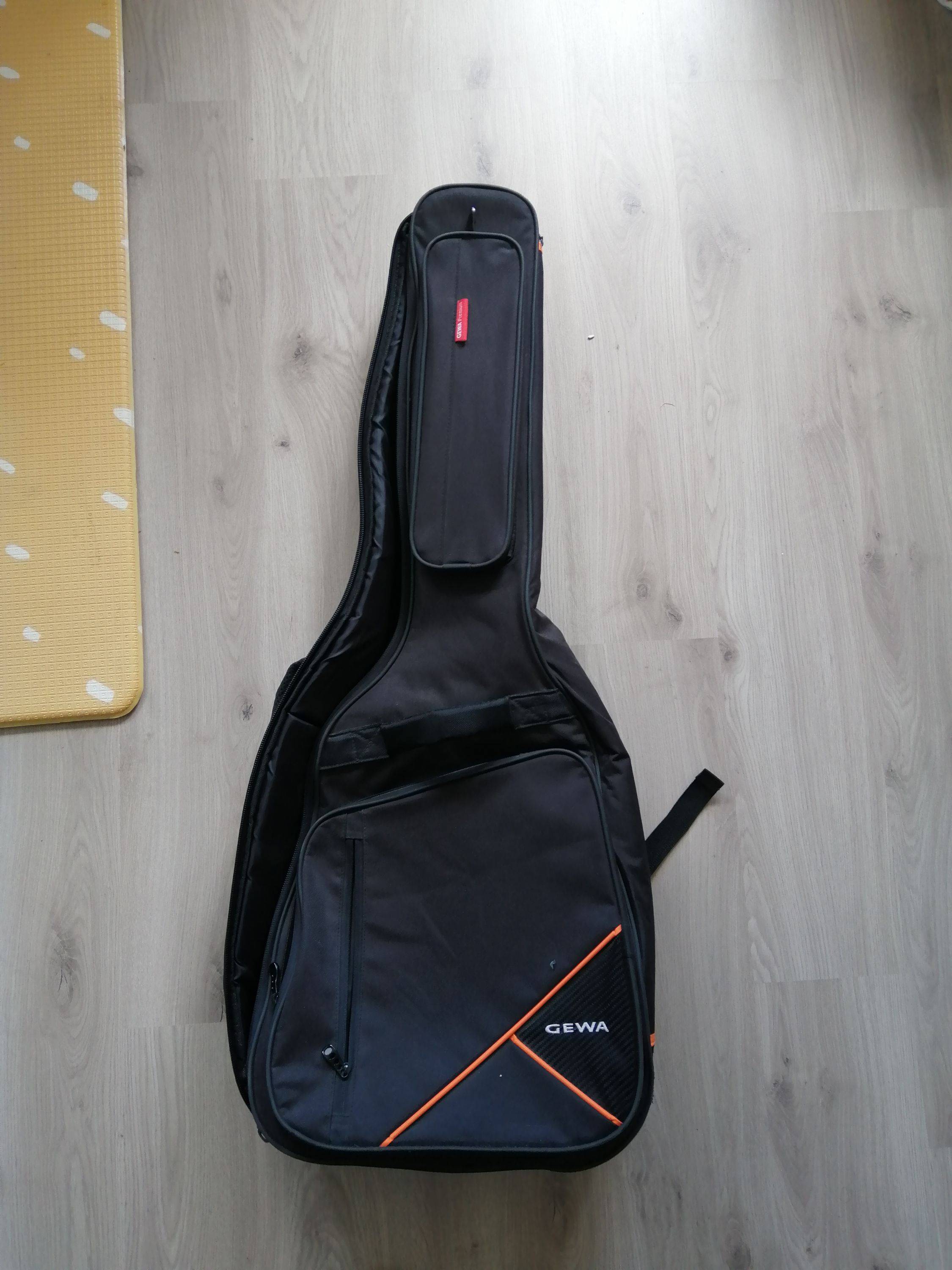 Vends housse de guitare folk ou guitare basse (taille plus grande qu’une guitare classique)