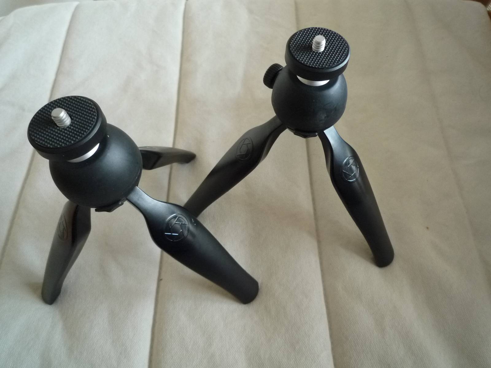 Lot de 2 trépieds noirs