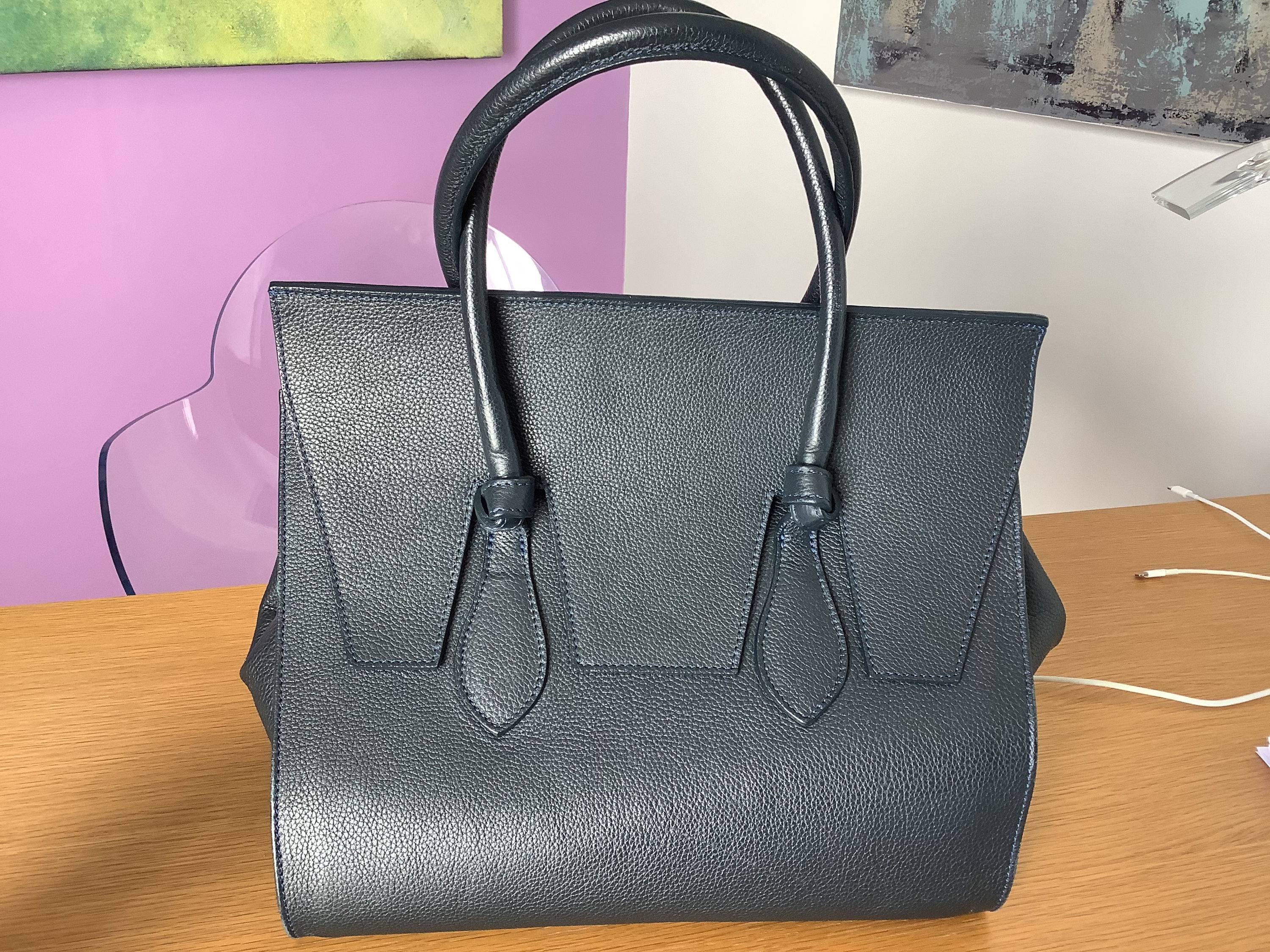 Vends sac en cuir grainé bleu marine