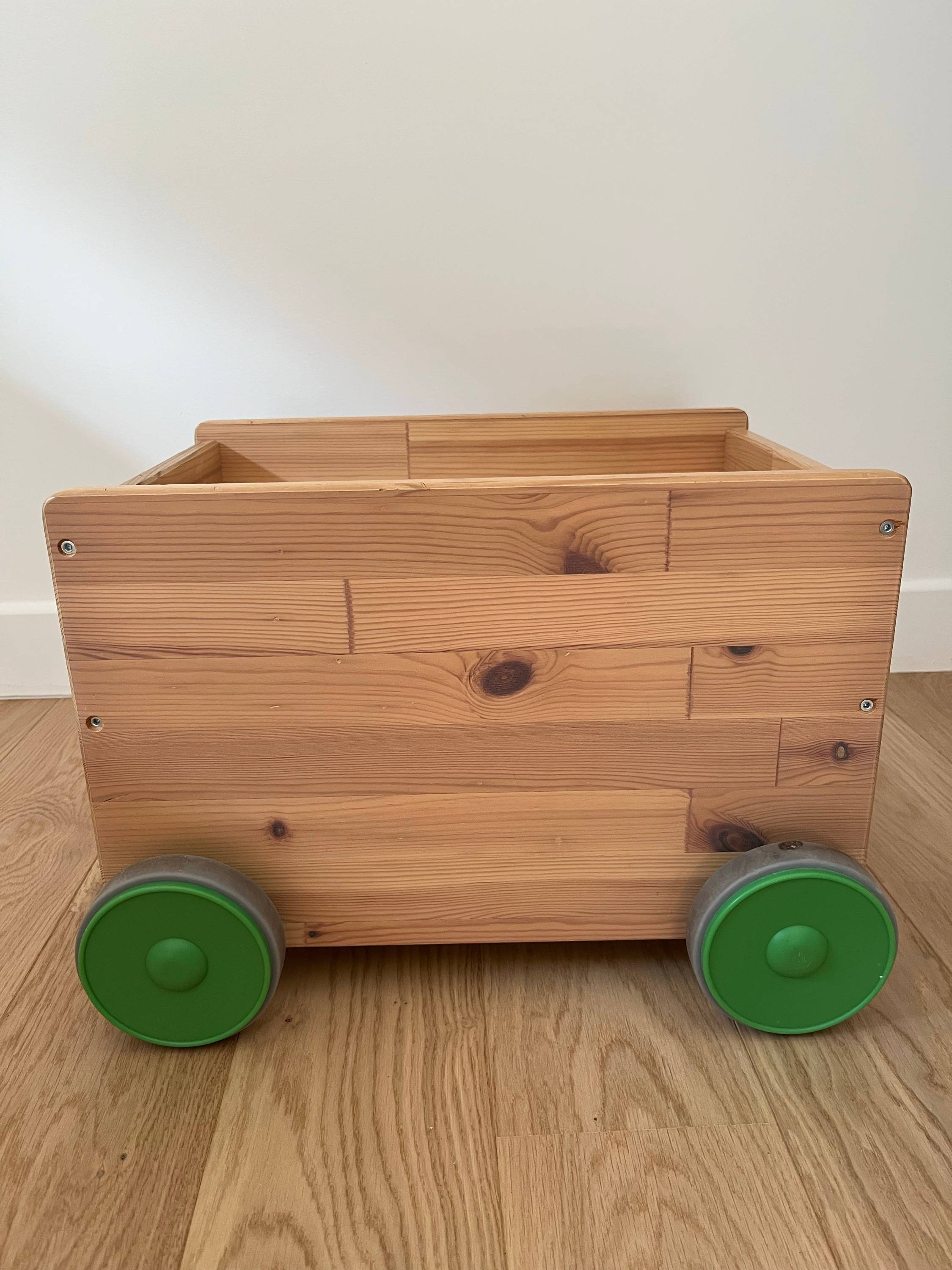 Vends caisse en bois état neuf pour ranger jouets