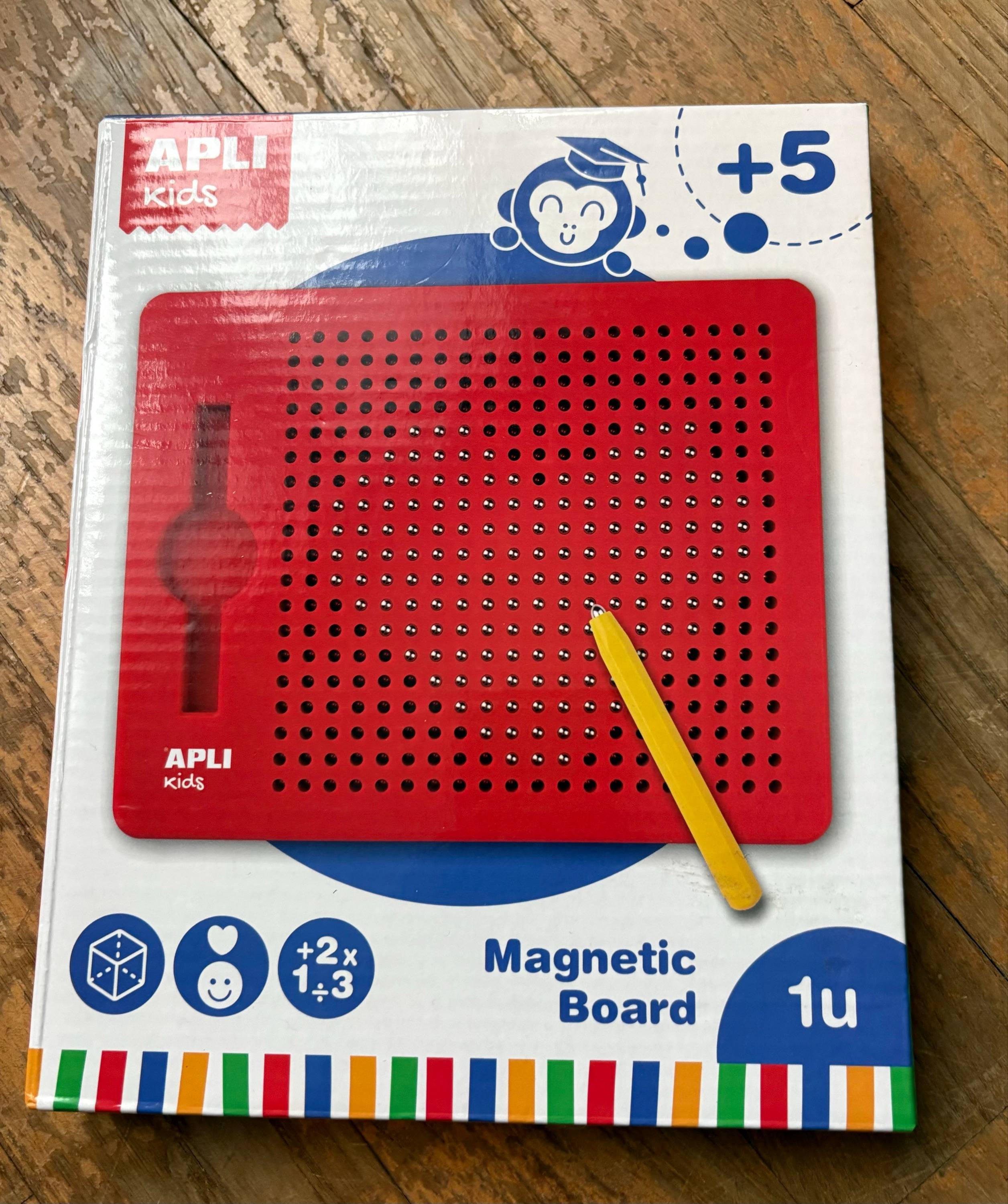 Vends boule magnétique planche à dessin pour enfants avec billes