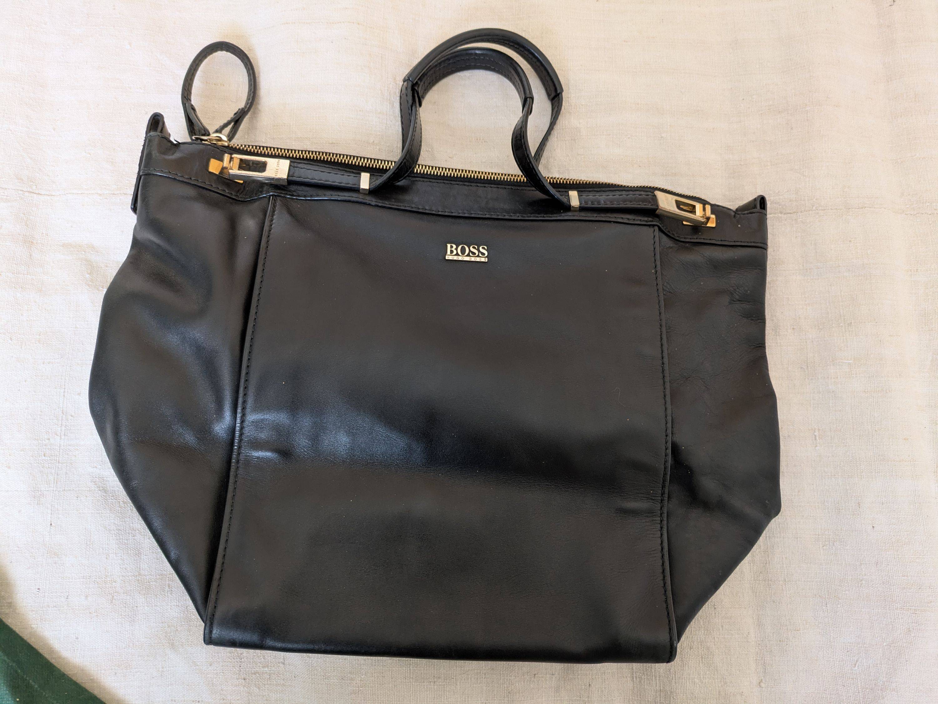 Vends sac Hugo Boss en cuir noir vintage