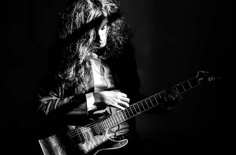 Propose cours de guitare à domicile (acoustique et électrique) — Boulogne-Billancourt