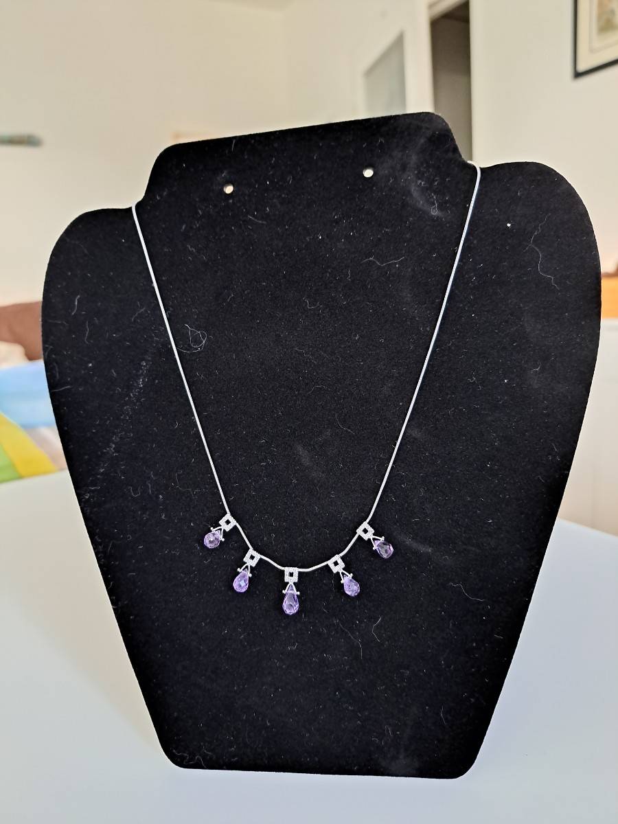 Collier or blanc et amethystes