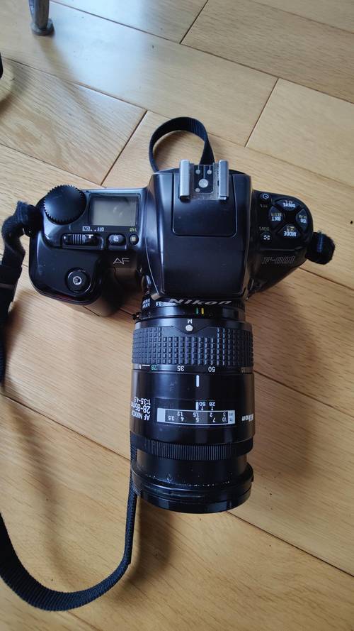 Vends appareil photo Nikon F601 avec objectif Nikkor 28-85 mm