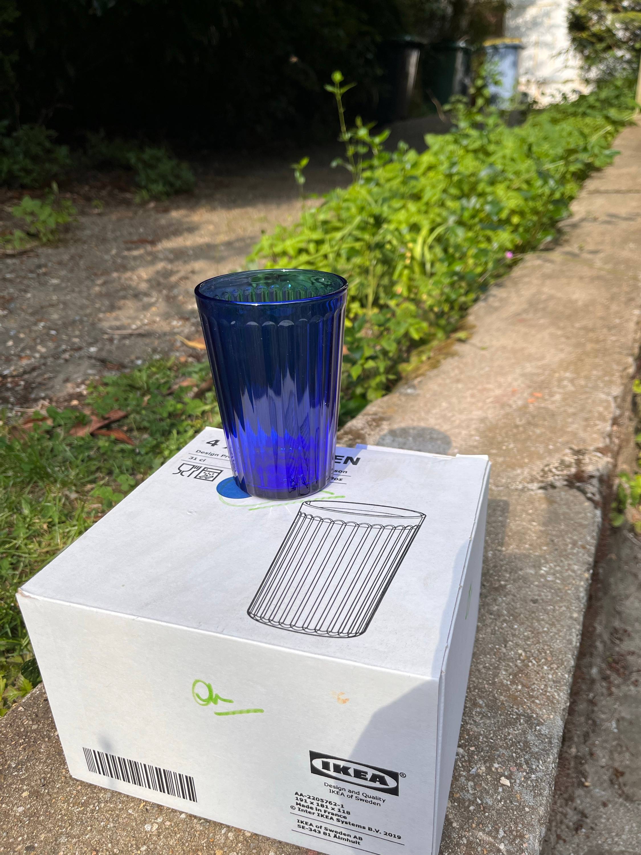 Vends 14 x 4 verres Ikea bleu