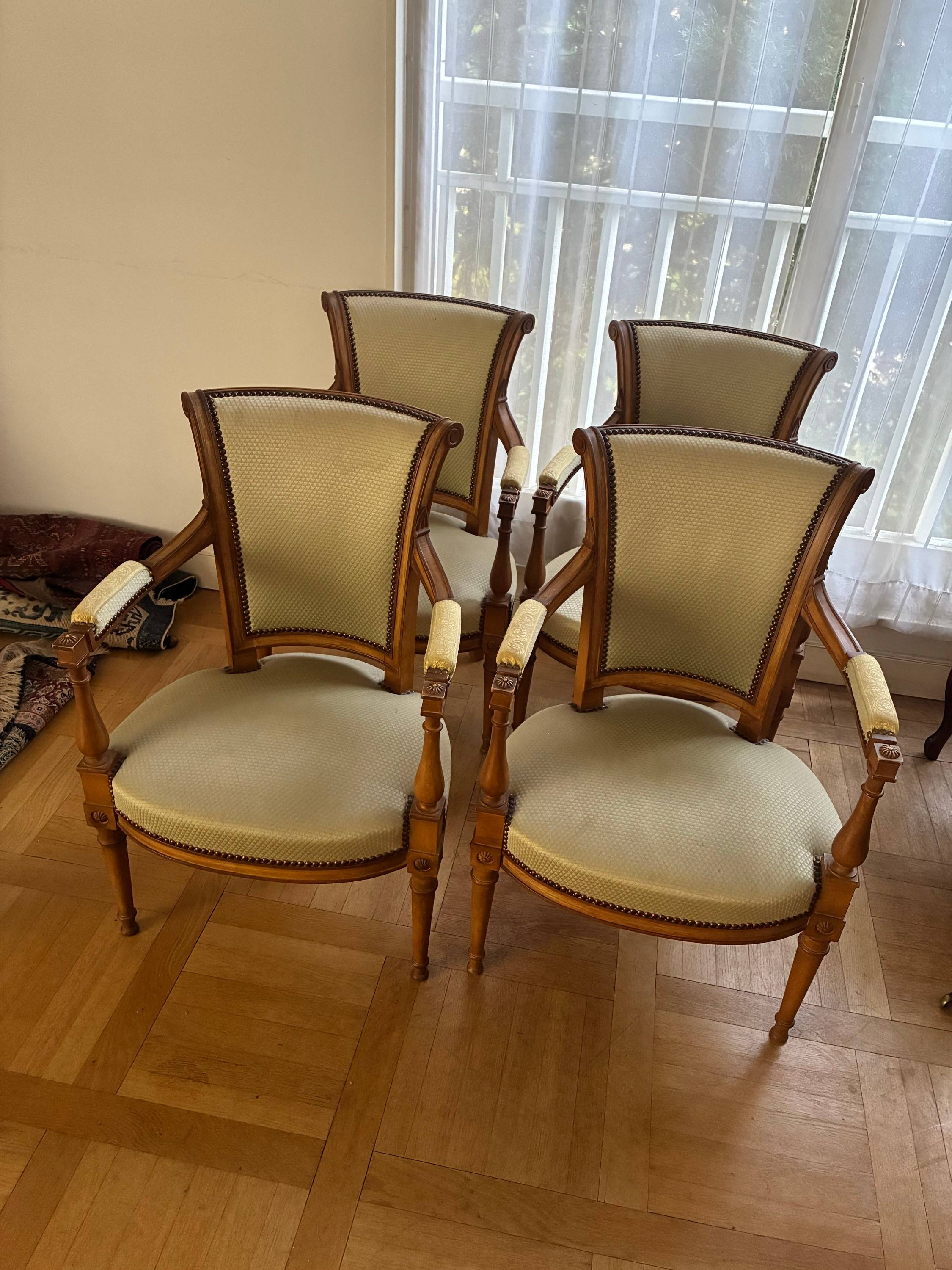 Vends lot de 4 chaises avec accoudoirs