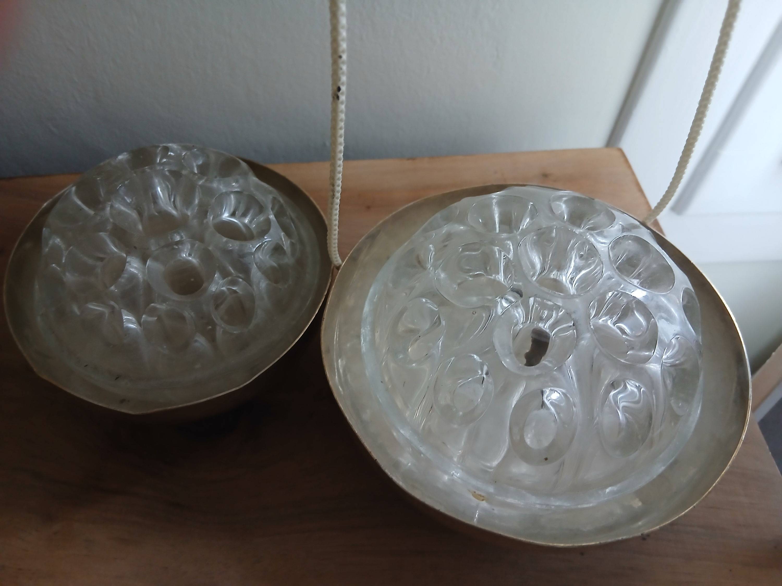 Je vends deux coupelles pour mettre. Des fleurs des fleuopfle