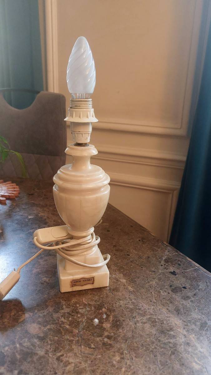 Pied de lampe en albâtre véritable
