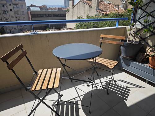 Vends petite table de jardin et 2 chaises