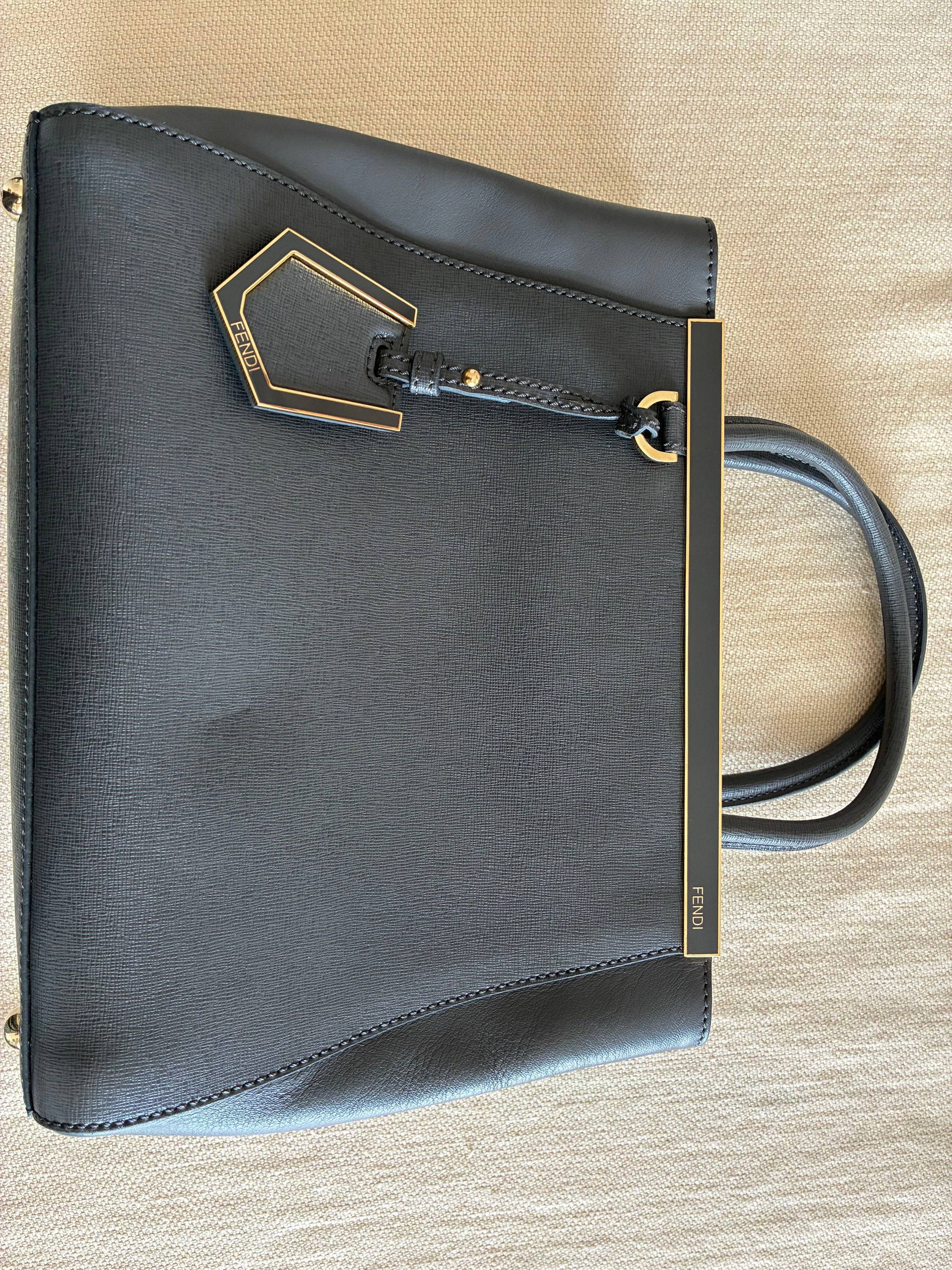 Vends sac à main Fendi gris souris