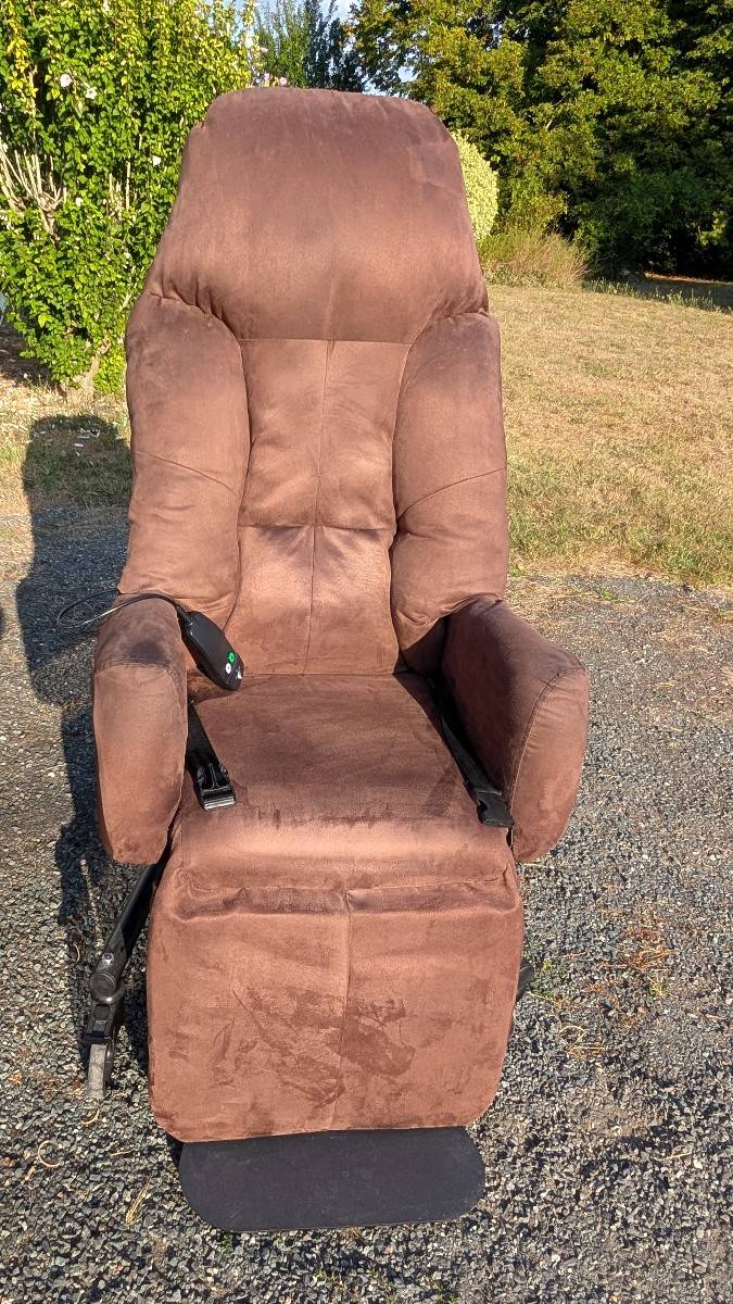 Vends fauteuil VHP electrique à pousser