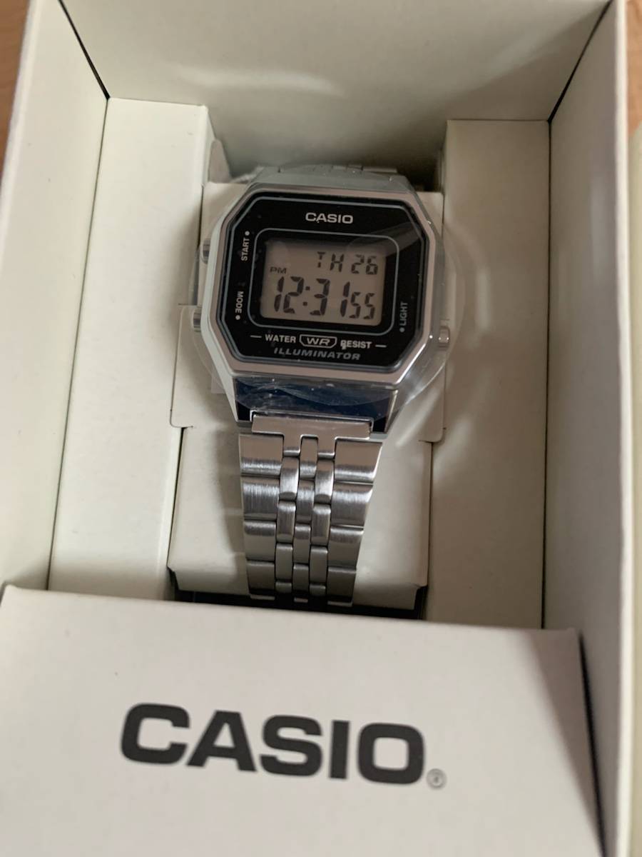 Vends montre CASIO neuve avec bracelet métal