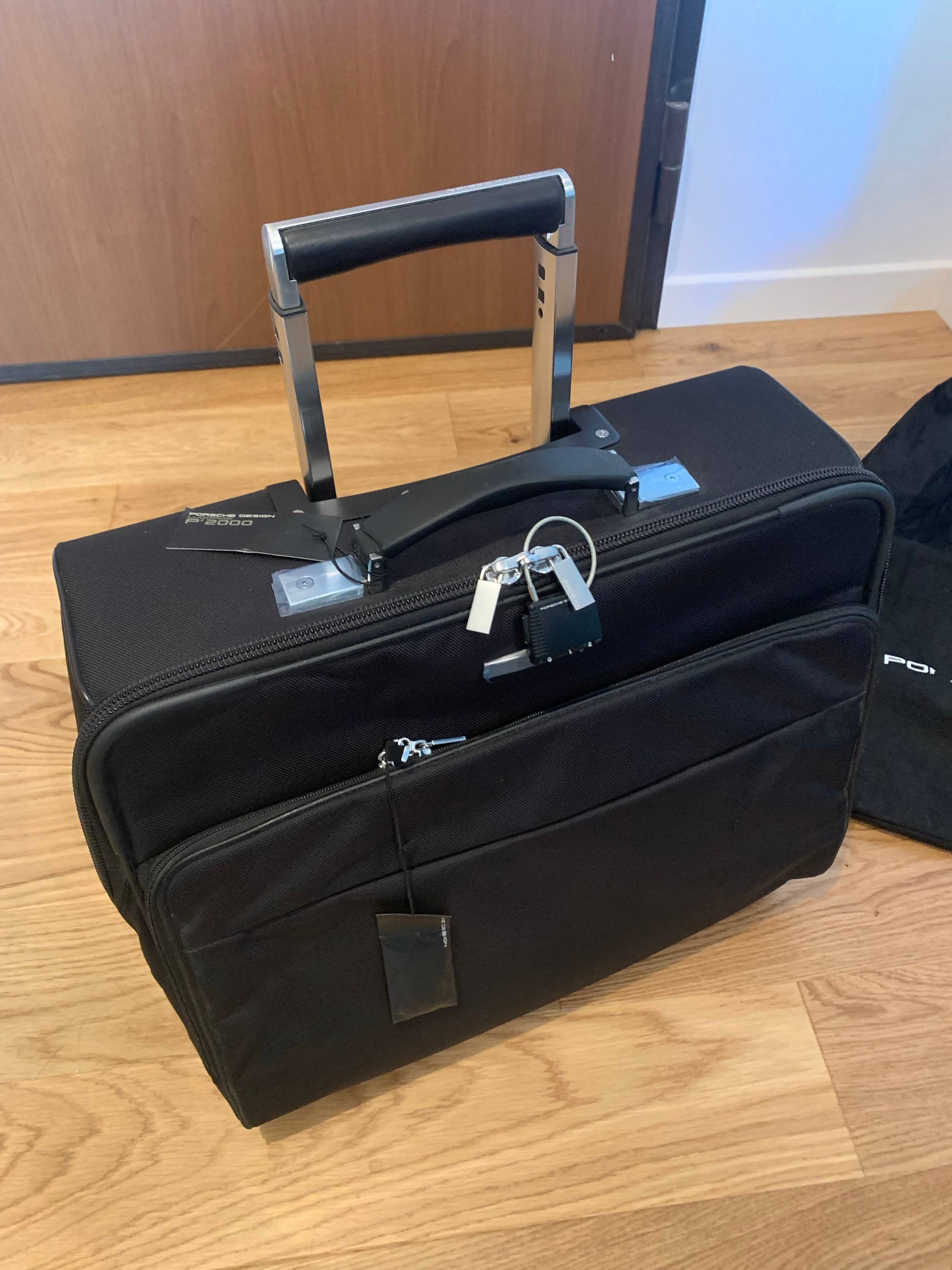 Vends valise à roulettes neuve Porsche Design