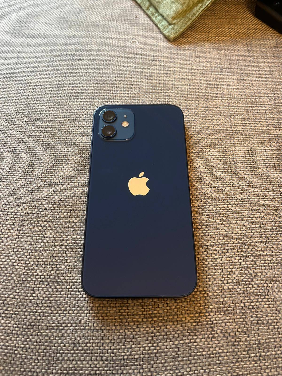 Vends iPhone 12 bleu de 128 Go en très bon état
