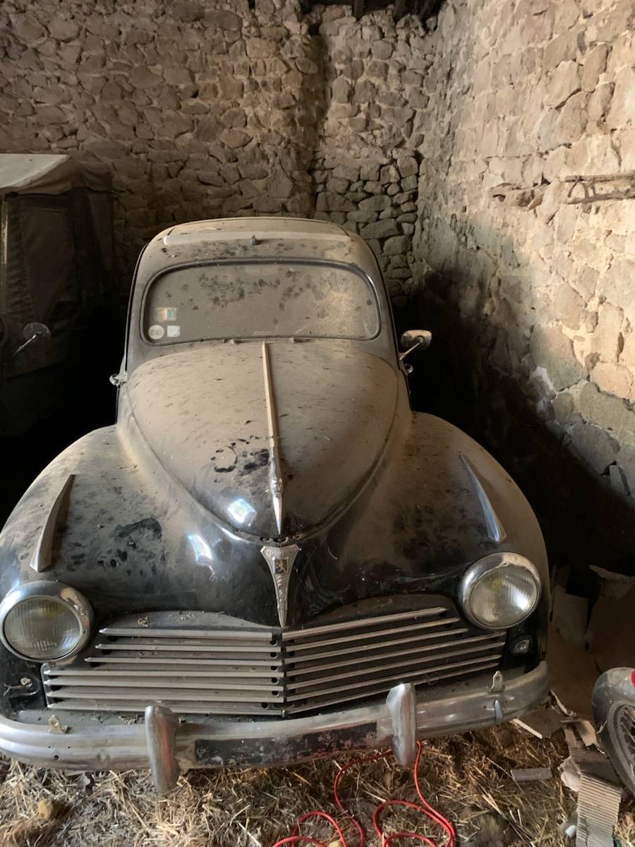 Vends une Peugeot 203 C 1958 à sortir de la grange et à restaurer