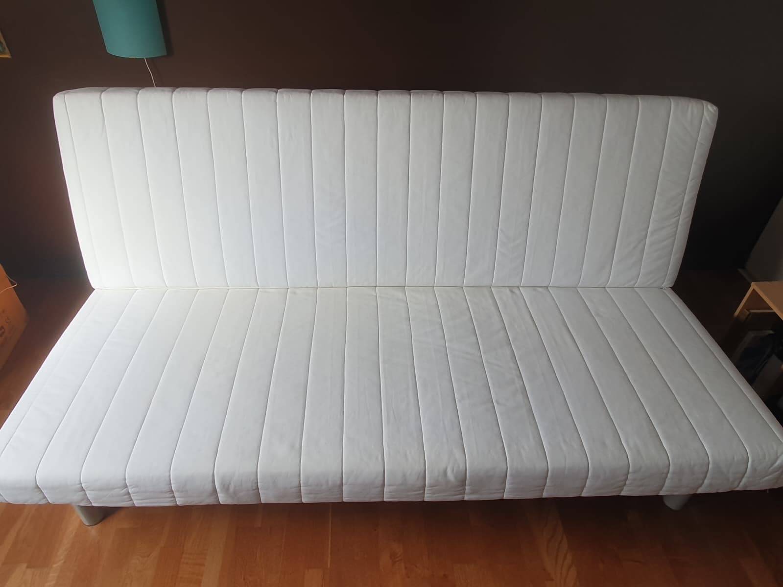 Vends canapé convertible Ikea Lycksele avec coffre de rangement en excellent état