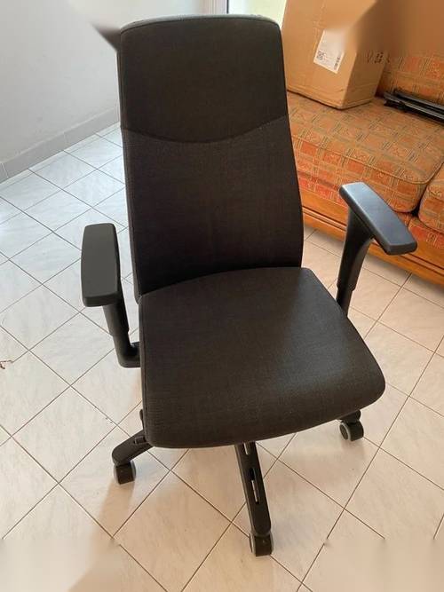 Fauteuil de bureau réglable à roulettes