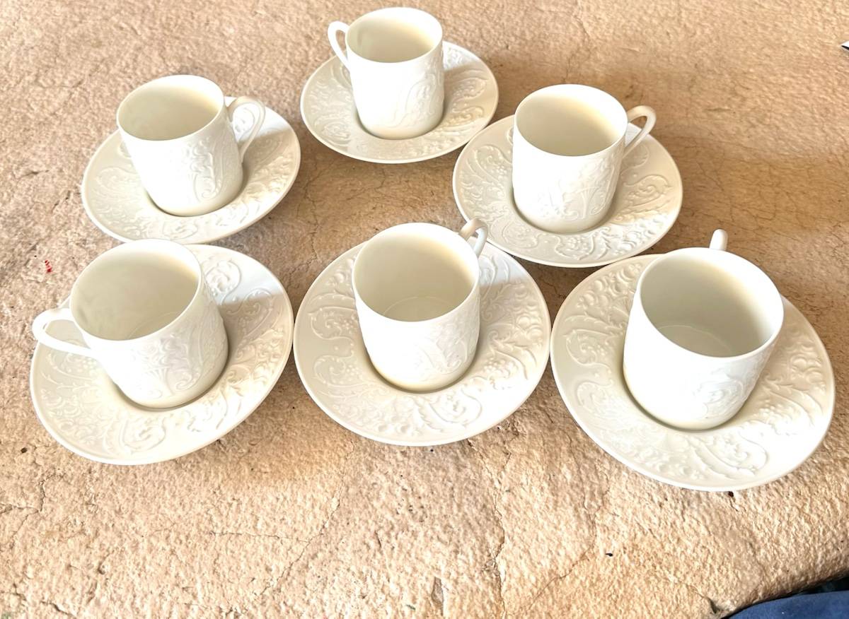 Vends 6 tasses à café en porcelaine