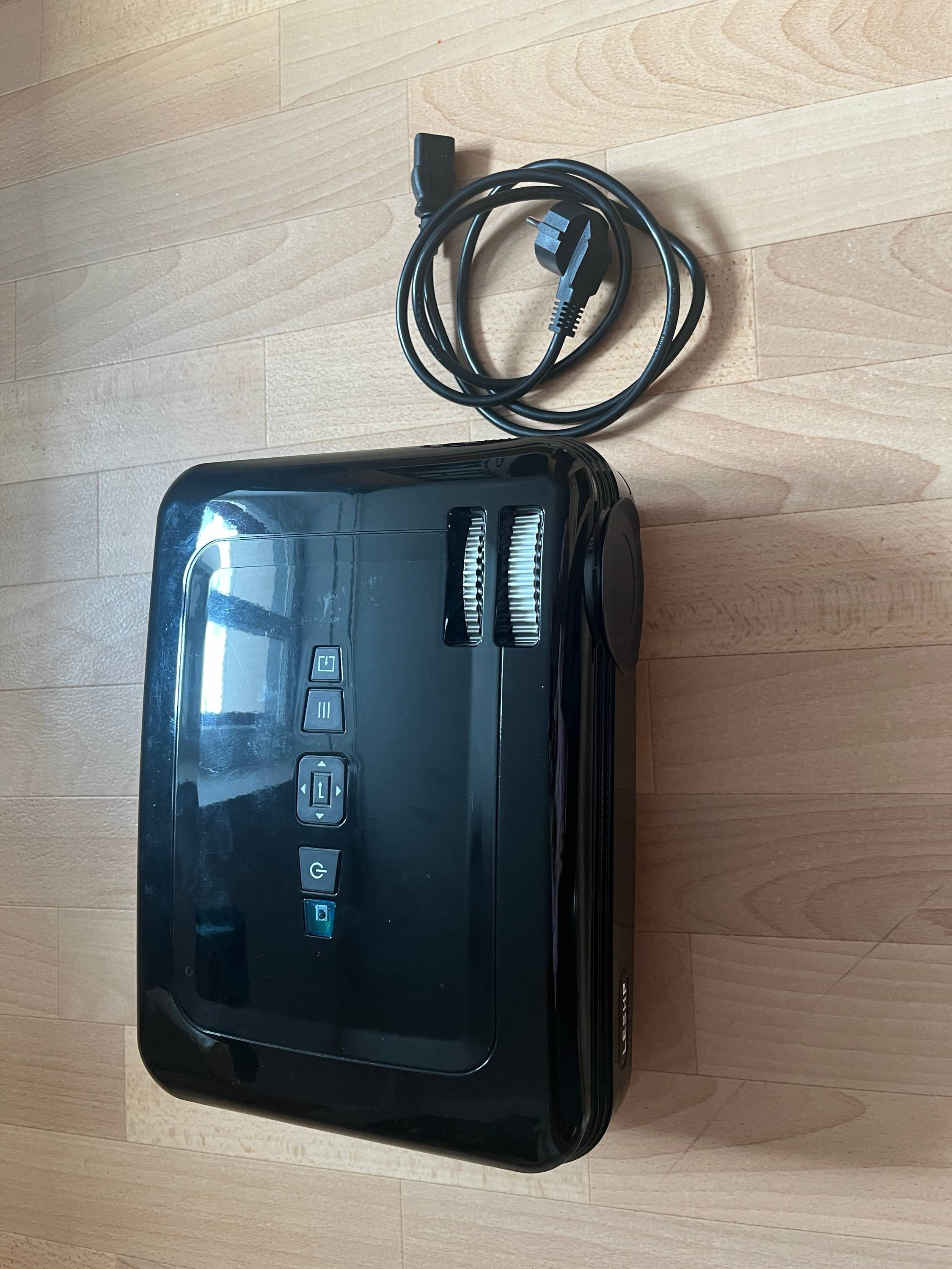 Vends vidéo projecteur familial LESHP HD