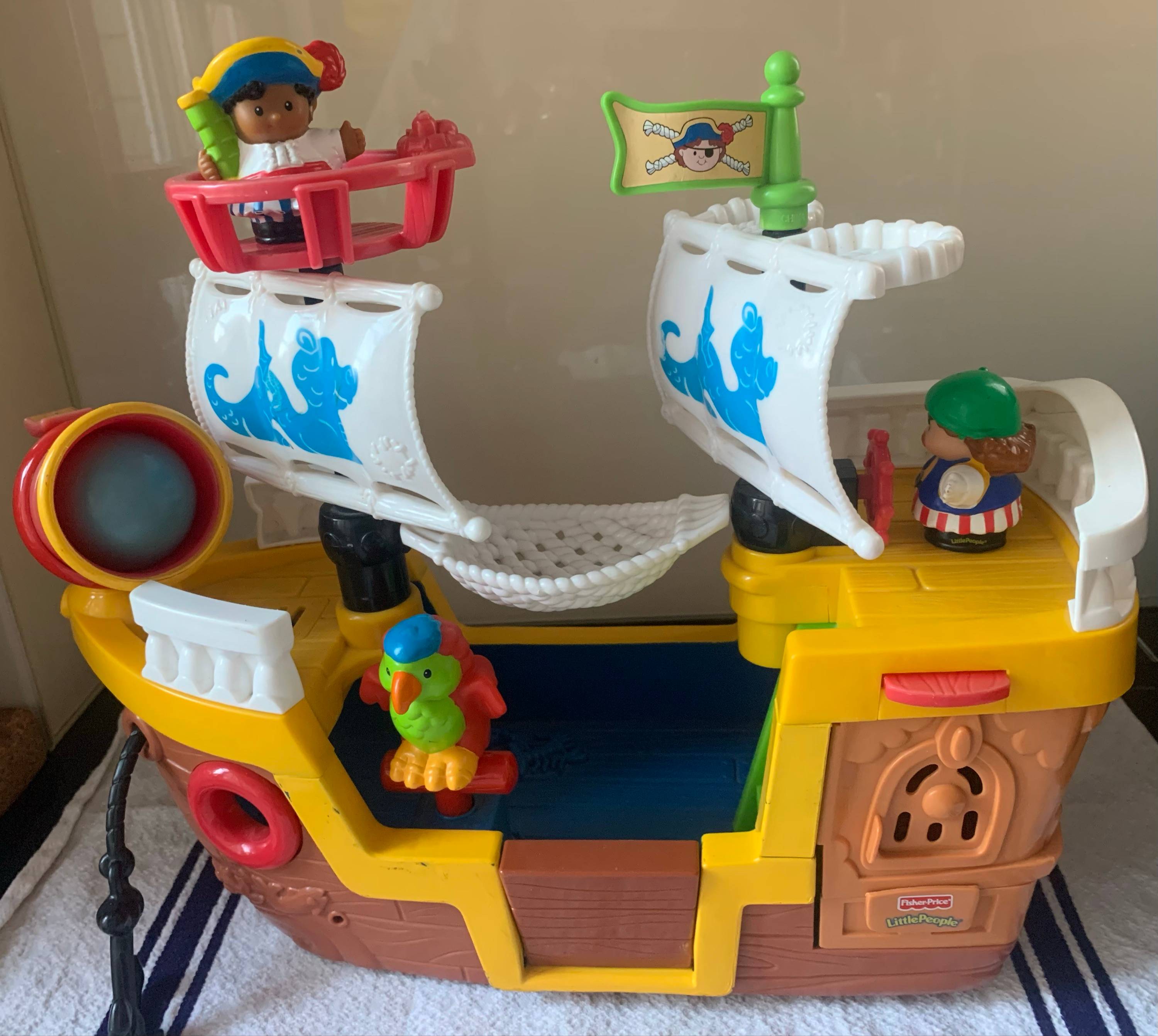 Fisher price little people bateau corsaire interactif avec 2 pirates et un perroquet