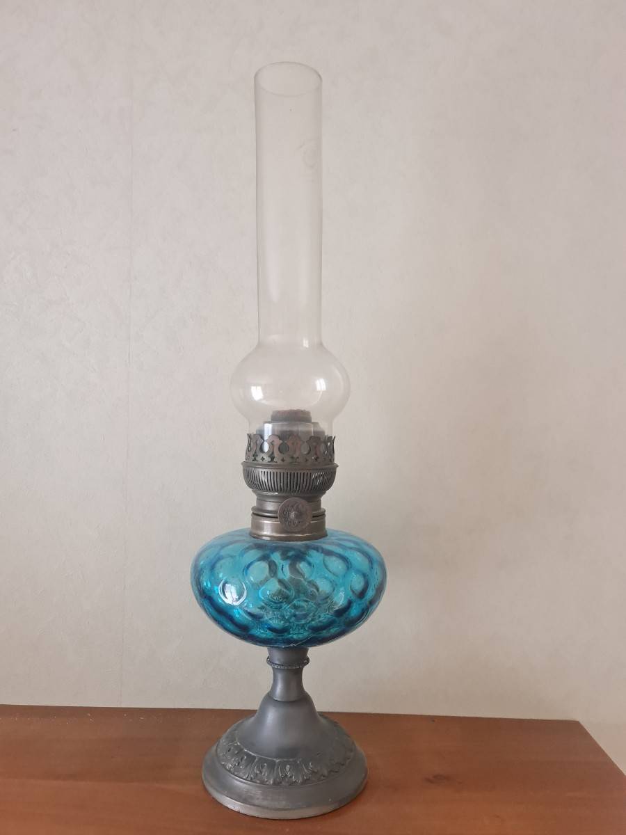 Vends lampe à pétrole bleu ciselée