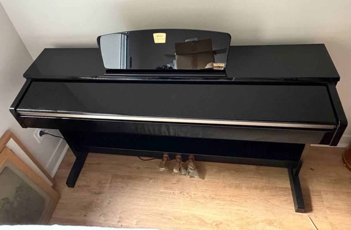 Vends piano Yamaha CLP 320 en très bon état