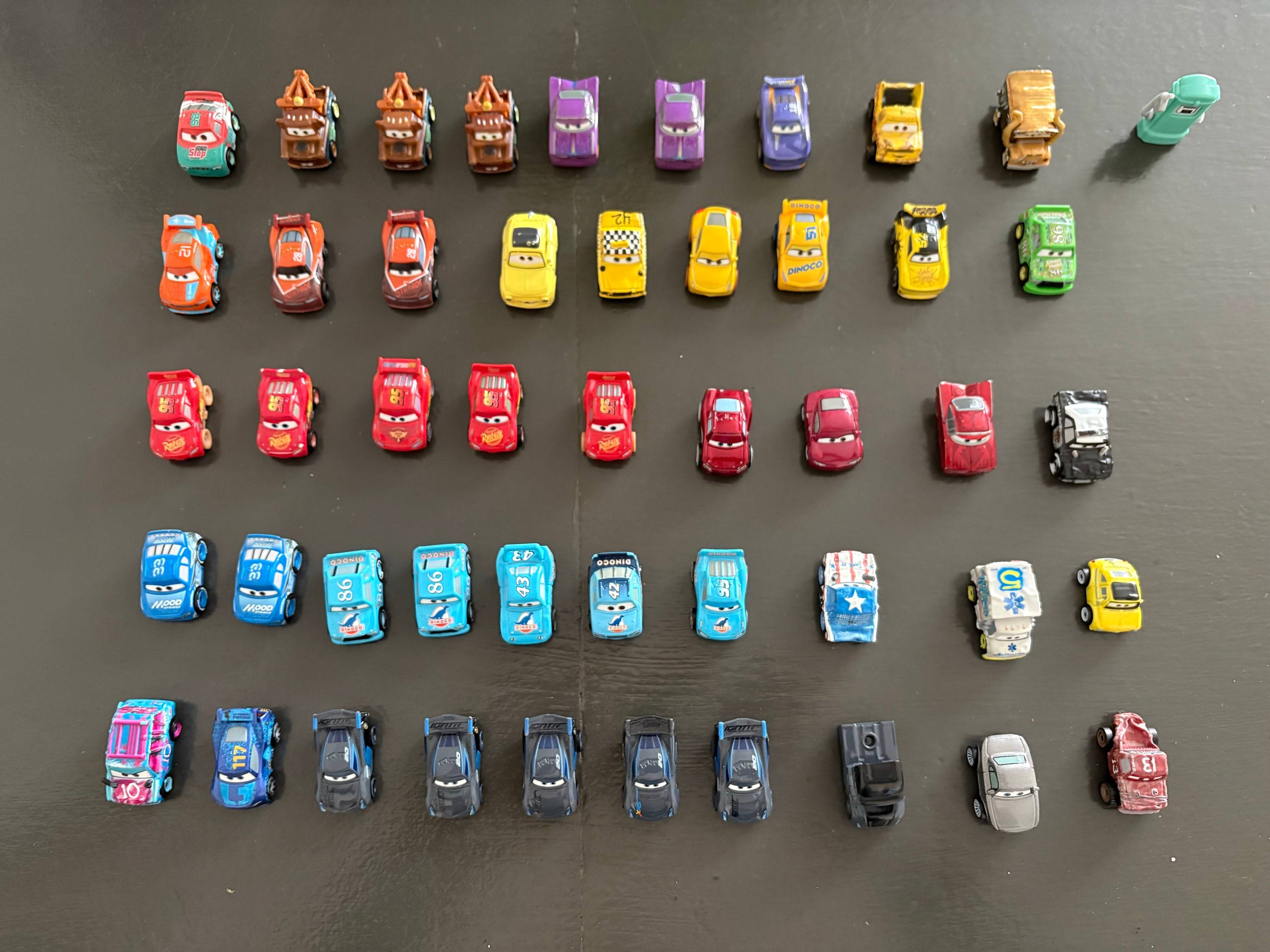 Vends mini voitures Cars Disney en métal neuves
