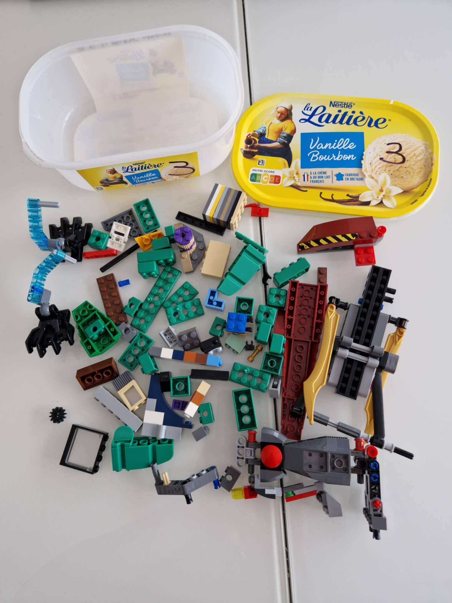 Vends boîte de pièces Légo variées