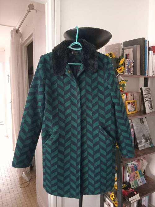 Beau manteau graphique peu porté chaud t’S