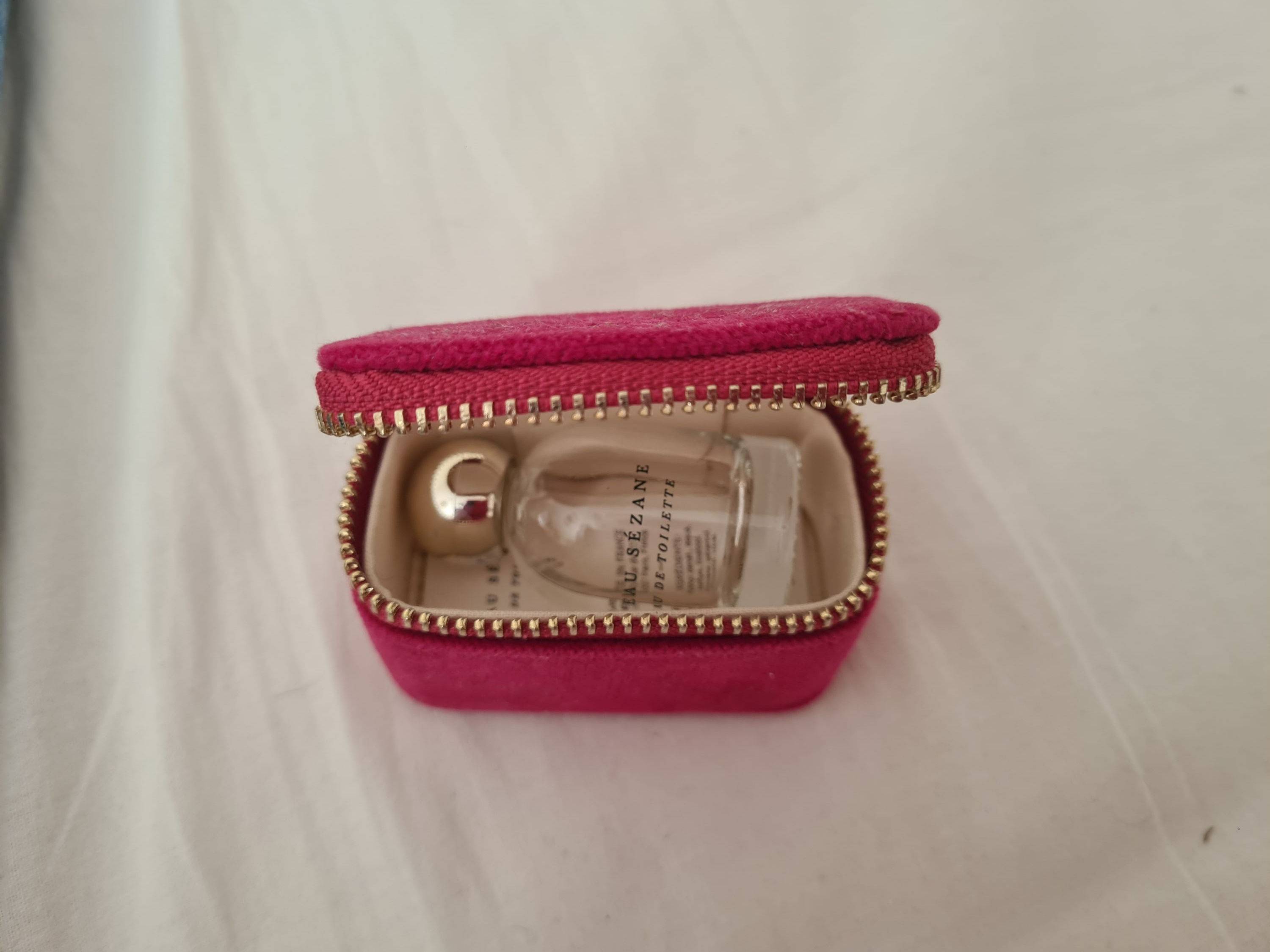 Vends miniature "Eau de Sézane" avec son étui - neuf