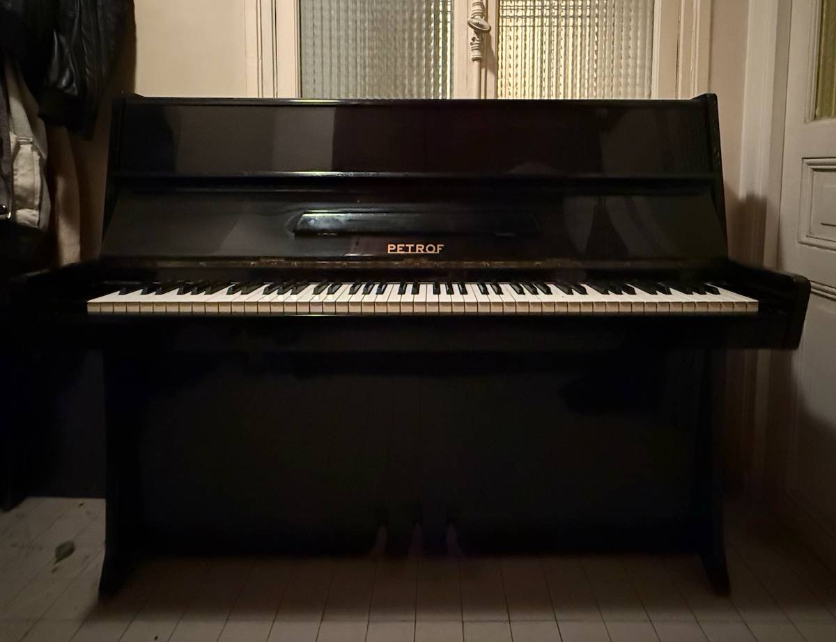 Piano Petrof