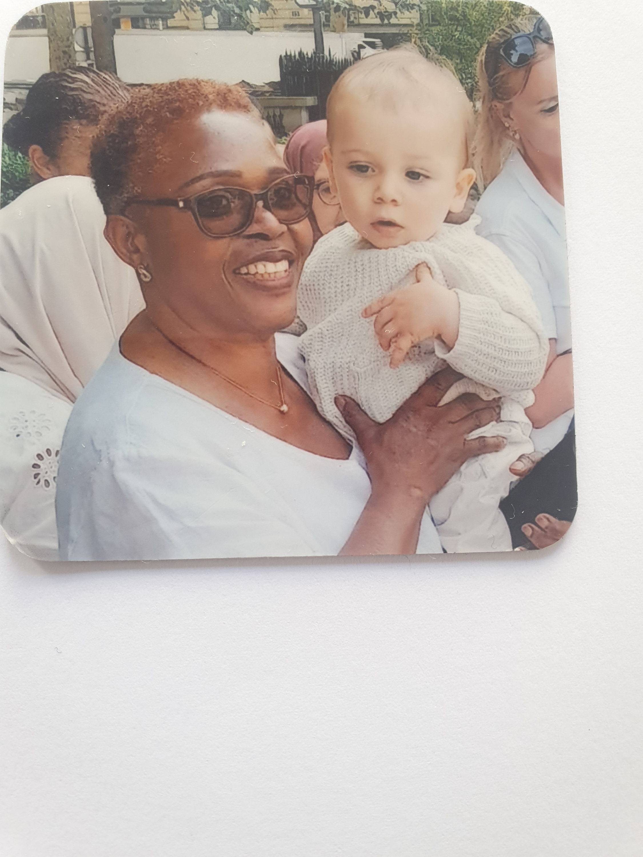 Propose babysitting à domicile pour garde d’enfants