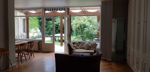 Loue grande maison familliale avec jardin 6/7 chambres quartier St Genes Pessac