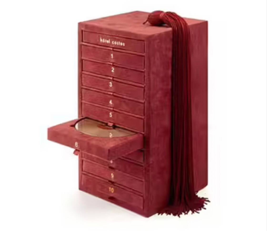 Vends collection box anniversaire2007 Hôtel Costes 10 CD dans un coffret en velours bordeaux