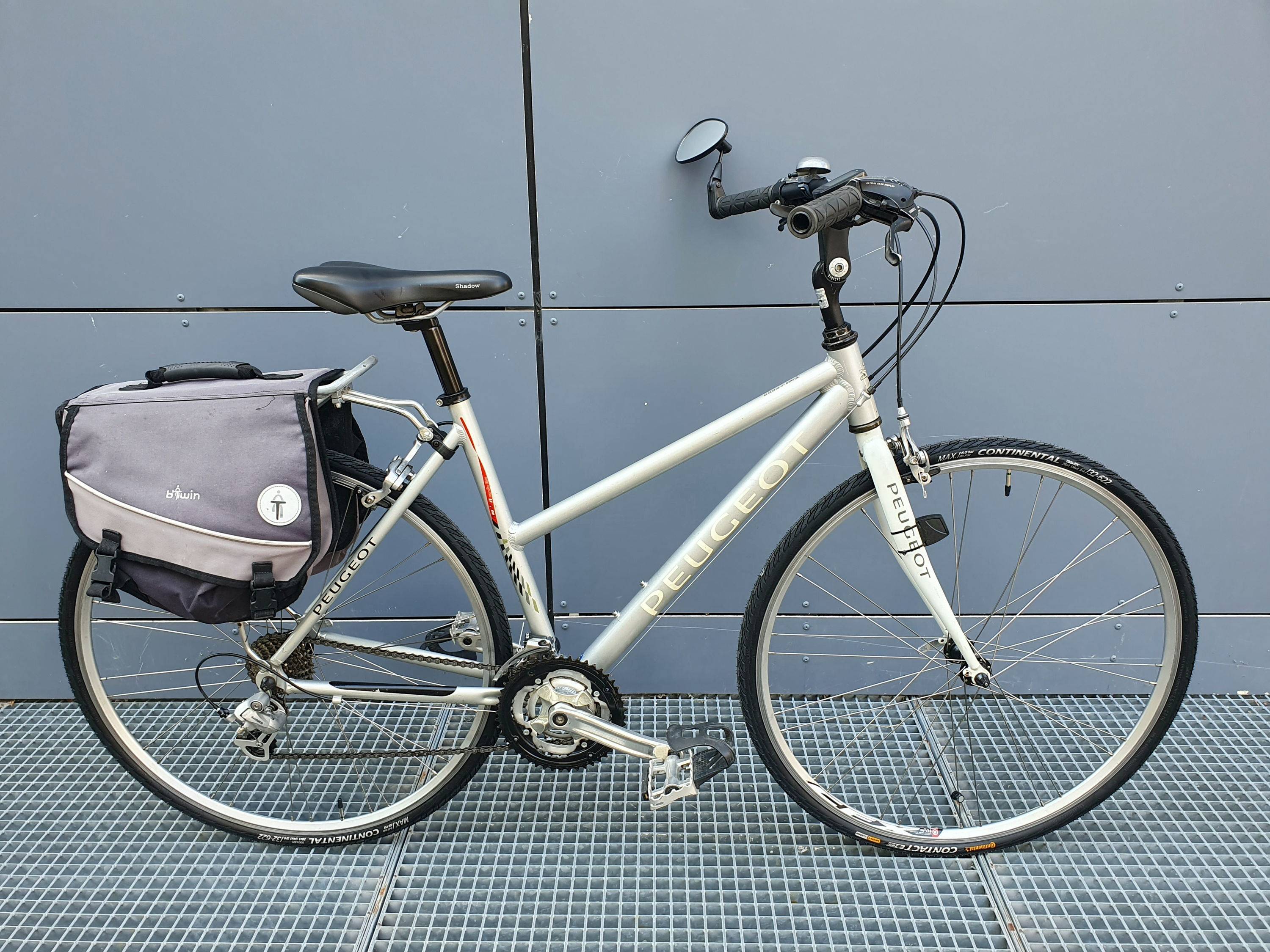 Vends randonneuse légère Peugeot, pneus neufs Continental, cadre mixte alu taille S pour 1,60 m à 1,75 m