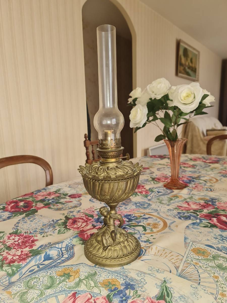 Vends lampe à pétrole ange couleur bronze