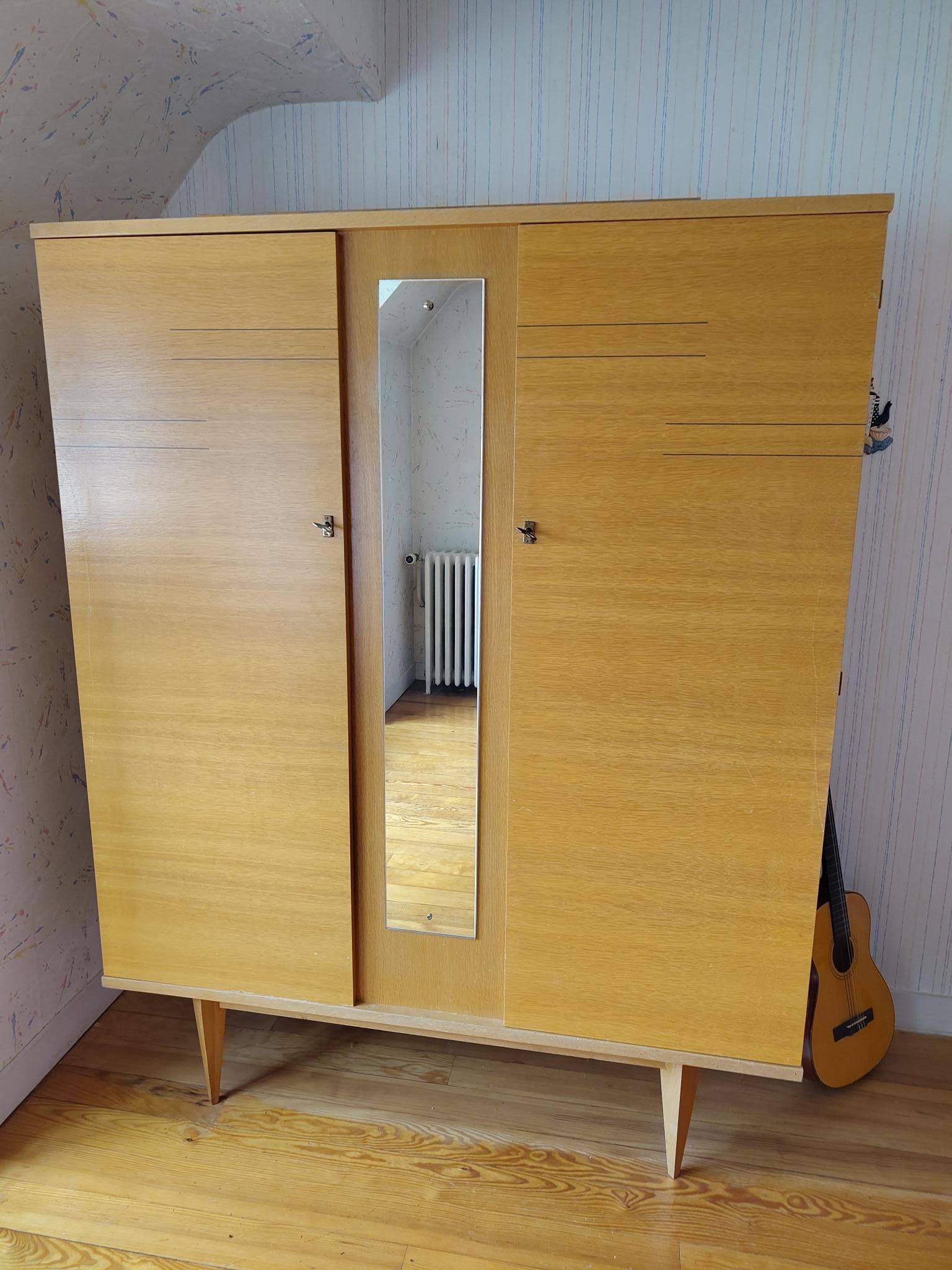 Vends armoire double avec miroir en partie centrale