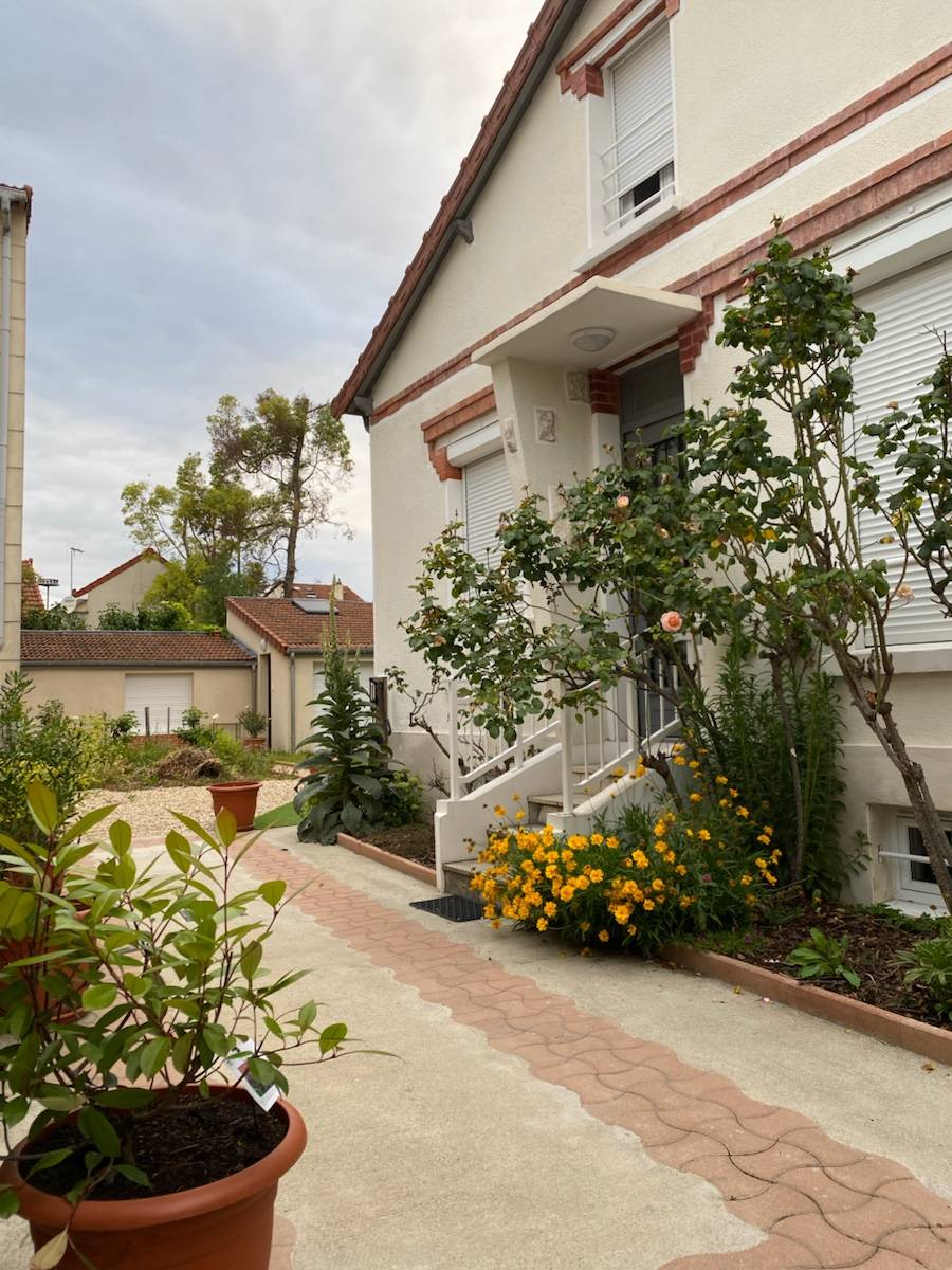 Loue chambre meublée dans maison en colocation - 112m² - proche ligne 14