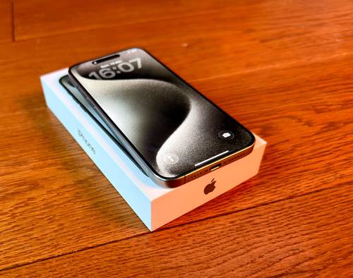 Vends iPhone 15 Pro Max 256 Go - Sous AppleCare+. Parfait état