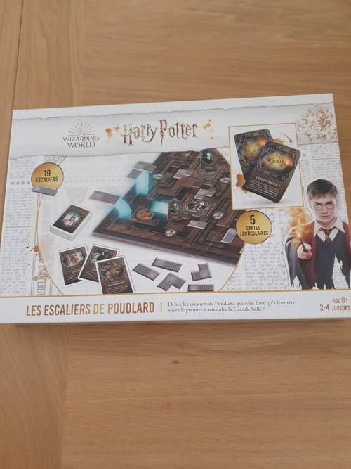 Jeu Harry Potter "Les escaliers de Poudlard " chez Wizarding World. NEUF (articles scellés)