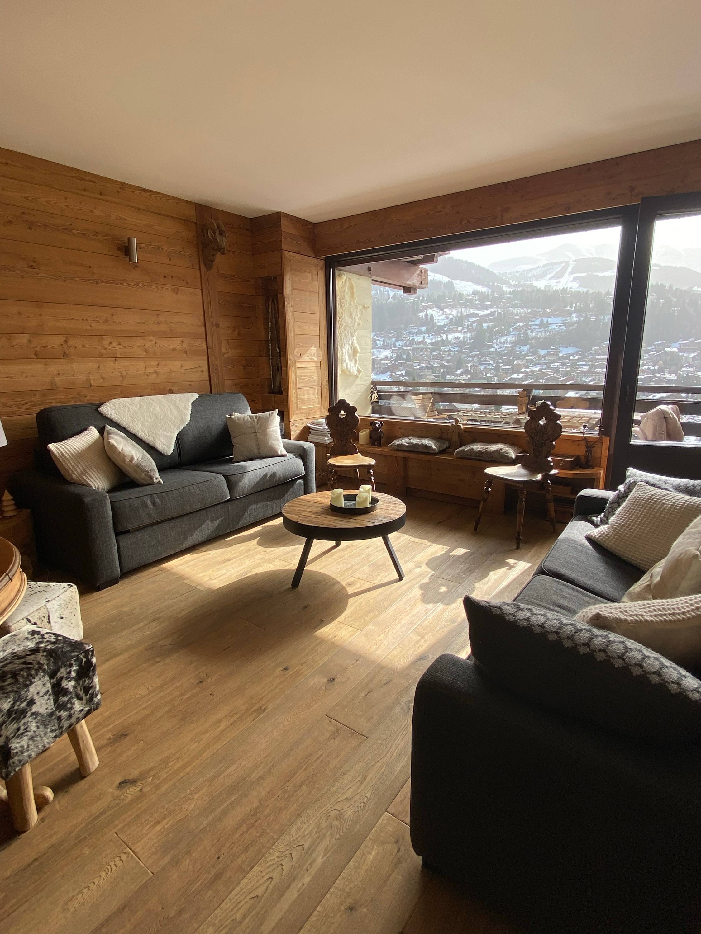 Loue appartement à Megève - vue balcon - skis aux pieds Jaillet - piscine intérieure - garage - 4 couchages