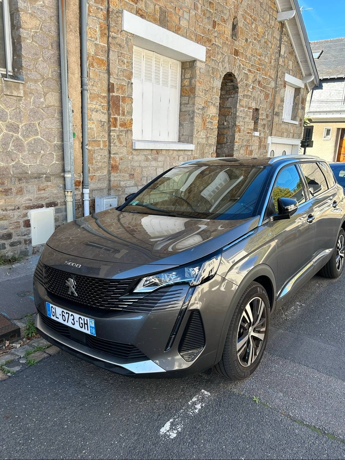 PEUGEOT 5008 GT 55000 km – 130 EAT8 – Toit ouvrant & sièges massants/chauffants – 1ère main